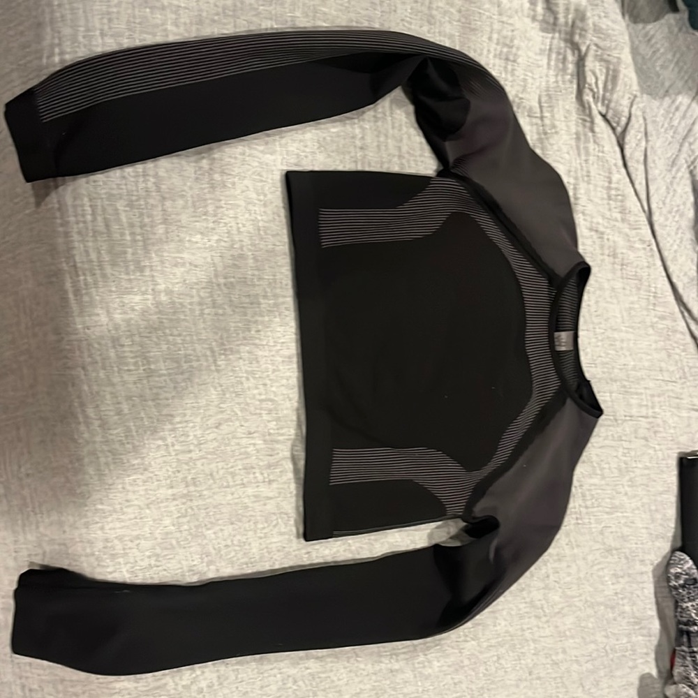 tight fitted cropped long sleeve